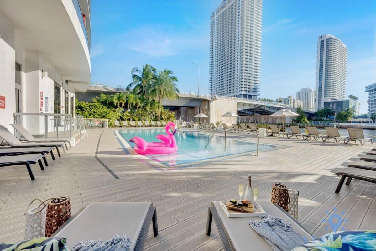 Balcony - Pool - Near Beach - Gym Hallandale Beach Exterior photo
