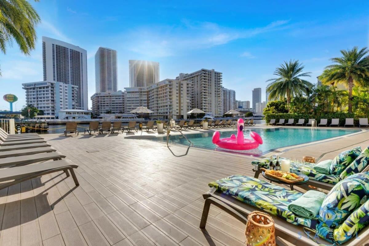 Balcony - Pool - Near Beach - Gym Hallandale Beach Exterior photo