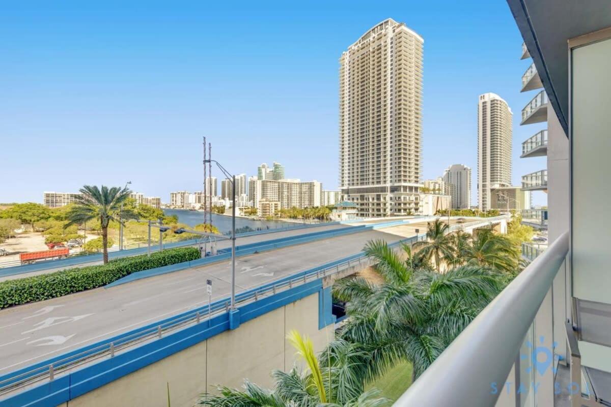 Balcony - Pool - Near Beach - Gym Hallandale Beach Exterior photo